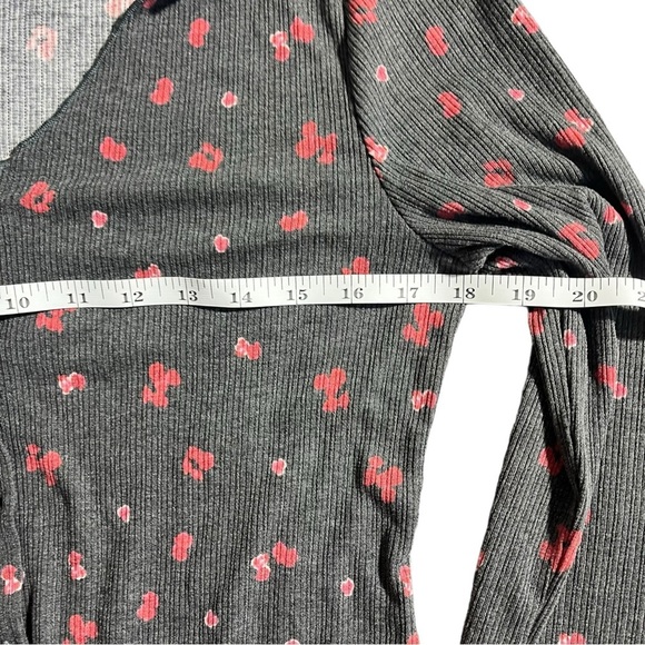 363-Grey and pink floral long sleeve top #floral #longsleeve #society212
Large - Picture 3 of 5